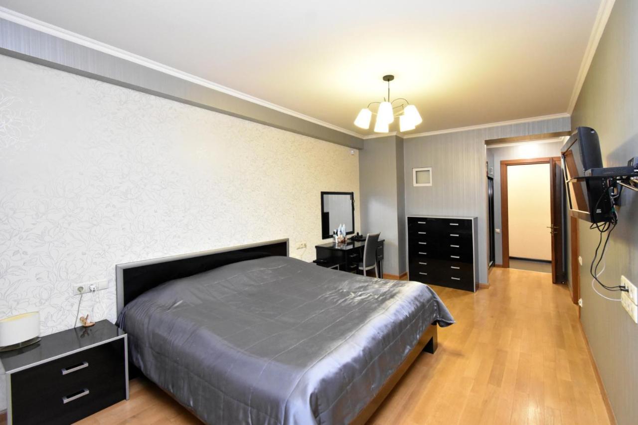 Dos Guest House Jerevan Buitenkant foto