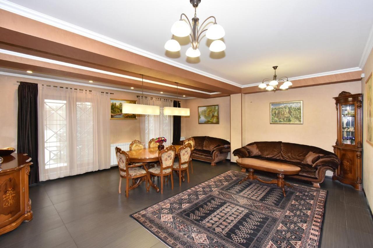 Dos Guest House Jerevan Buitenkant foto