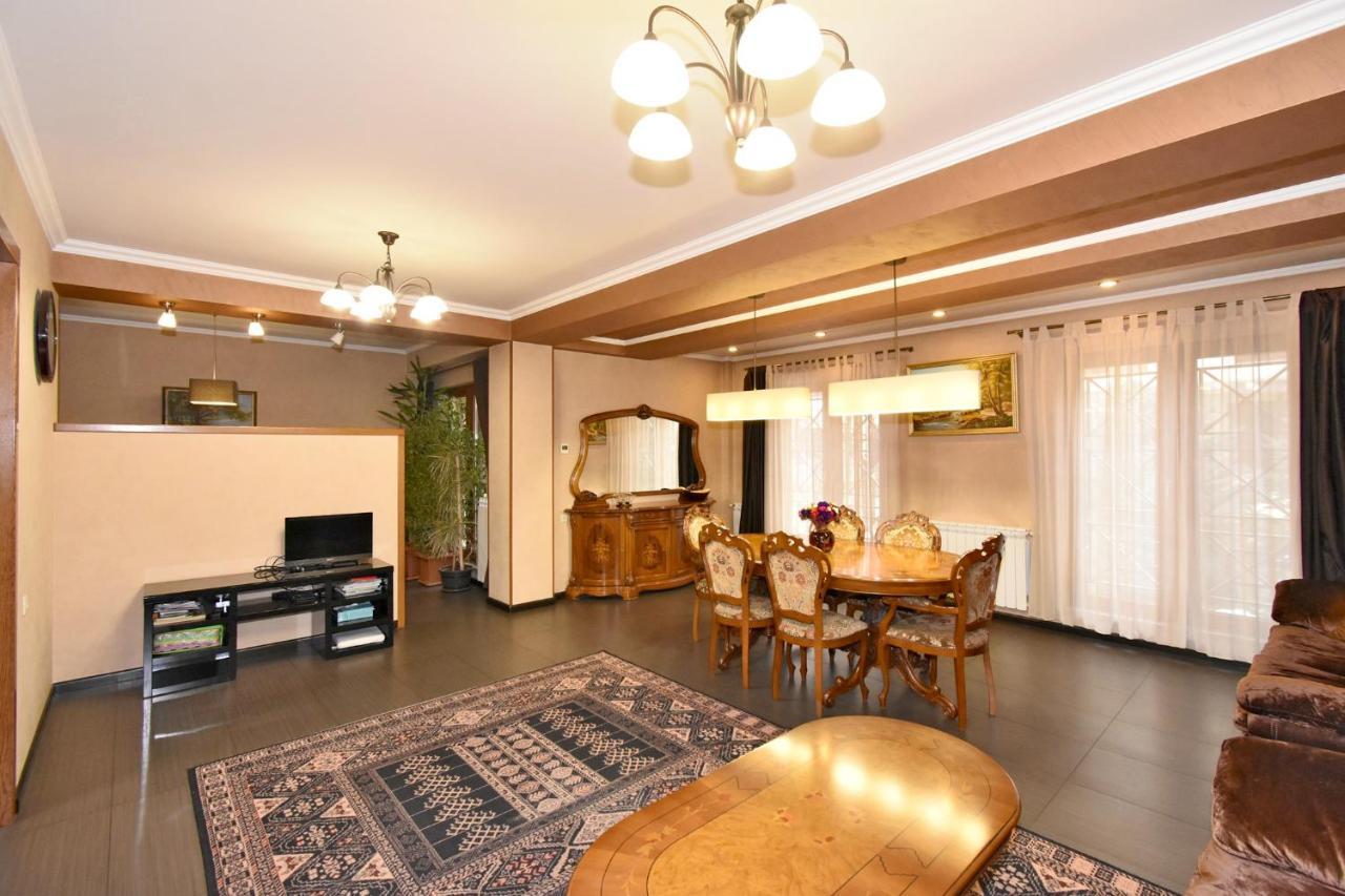 Dos Guest House Jerevan Buitenkant foto